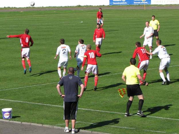 Futbal na zelenej tráve  ( fejtón )