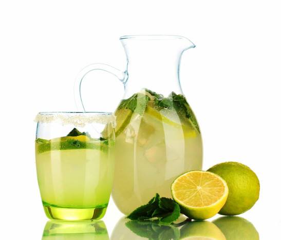 15 dôvodov, prečo piť (nielen) ráno vodu s citrónom
