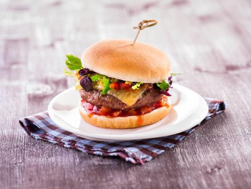 Classic burger s chilli omáčkou