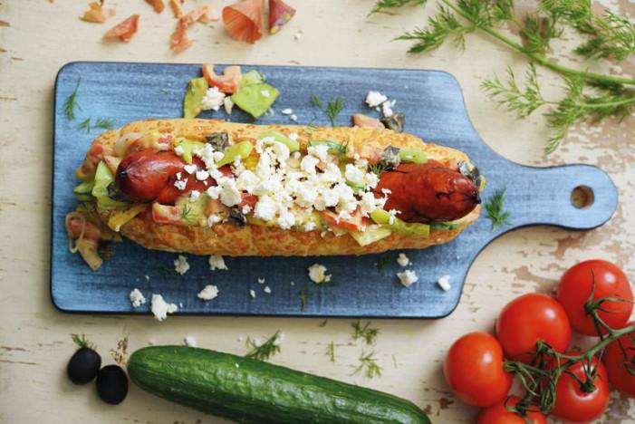 Balkánsky hot dog so Zaúdenou klobásou