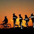 Ako neosvetlených bežcov, chodcov či cyklistov, vidia vodiči motorových vozidiel?