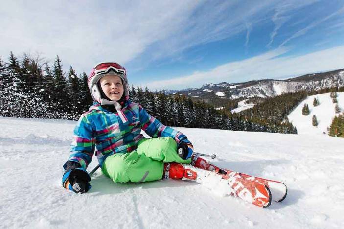 Plánujete rodinnú lyžovačku? Vyberáme za vás 7 stredísk v Dolnom Rakúsku vhodných pre rodiny.