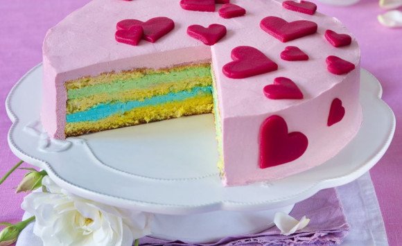 Dúhová torta so srdiečkami