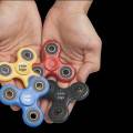 Fidget spinner sa stal najpredávanejším online produktom