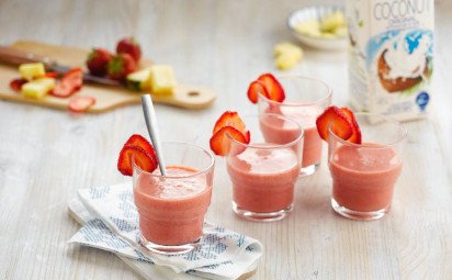 Ľadové jahodovo-kokosové smoothie