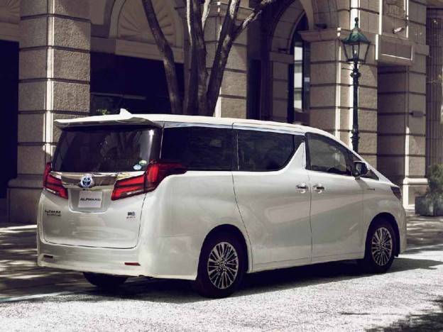 Lexus a luxusný minivan?