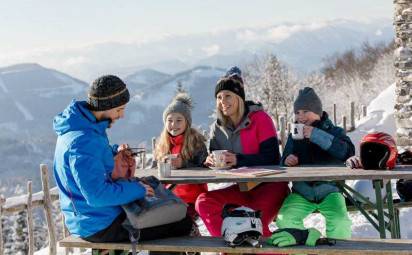 Lyžovanie v susednom Dolnom Rakúsku: Novinky tohtoročnej sezóny a obľúbené lyžiarske centrá