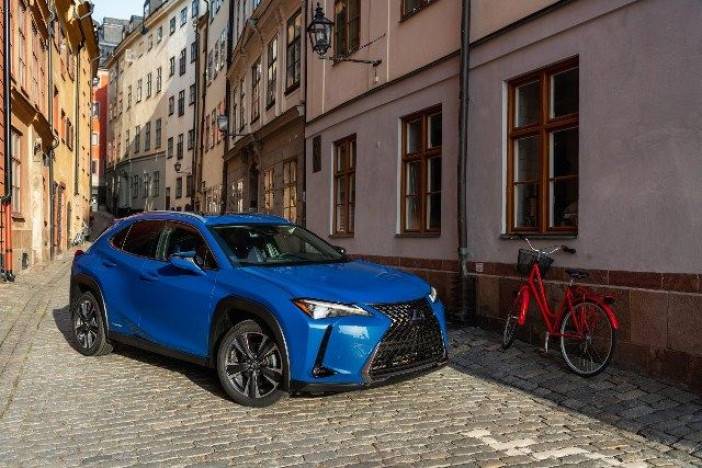 Lexus UX je v Japonsku hitom