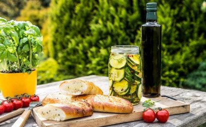 Nakladané cukety s cesnakovou bagetou