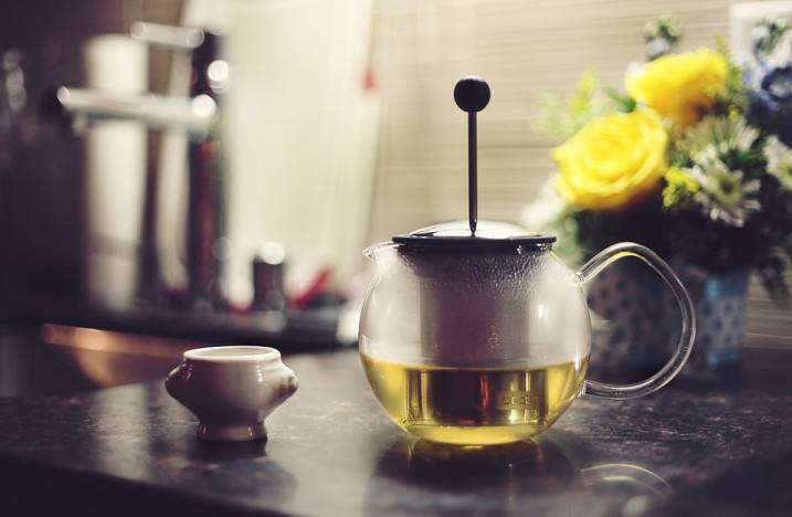 Čaj alebo radšej minerálku na osvieženie počas horúcich letných dní?