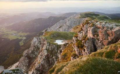 Dobrodružný výlet do hôr Dolného Rakúska: Zažite východ slnka na kopci Schneeberg