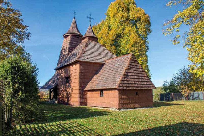 Drevené chrámy na severovýchode Slovenska lákajú turistov