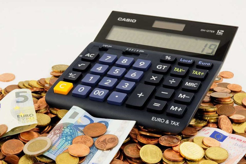 AKO SA FINANČNE SPRÁVAŤ V KRÍZOVÝCH SITUÁCIÁCH AKO SA FINANČNE SPRÁVAŤ V KRÍZOVÝCH SITUÁCIÁCH