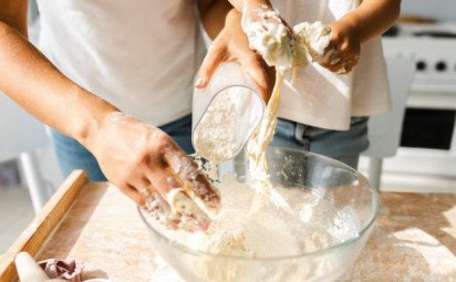 Droždie, múka či kypriaci prášok. Kde ešte stále zoženiete suroviny na veľkonočné pečenie?