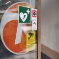 Verejné defibrilátory zachraňujú životy a zvyšujú šancu na prežitie až na 93 percent