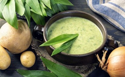Chrumkavé králičie pirohy a krém z medvedieho cesnaku