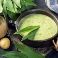 Chrumkavé králičie pirohy a krém z medvedieho cesnaku