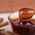 Med a škorica. 3 dôvody, prečo sa ich oplatí jesť spoločne 