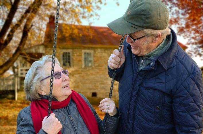 SENIORI, POZOR! ŽIVOTNÉ ÚSPORY OCHRÁNITE IBA INVESTOVANÍM