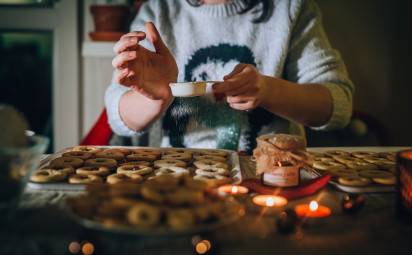 Pečieme spolu s deťmi: 3 tipy na jednoduché vianočné maškrty
