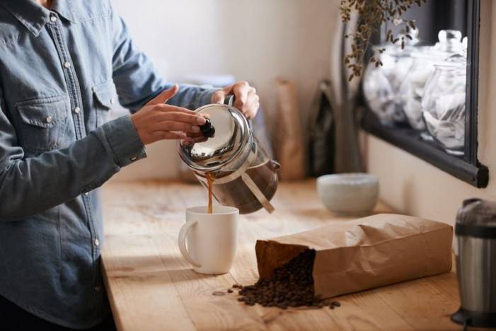 Prečo by ste si mali doma pripravovať kávu? 