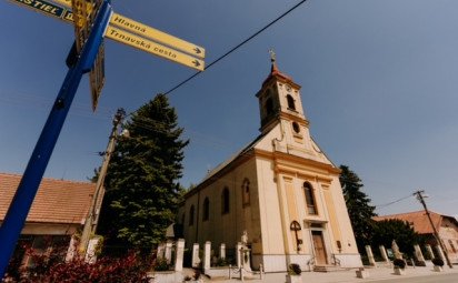 PREHLIADKY PODZEMIA AJ ROZKVITNUTÉHO ROZÁRIA