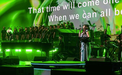 CELESTE BUCKINGHAM - vystúpenie s Brianom Mayom a Tonym Hadleym
