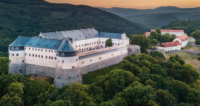 Dožinky na hrade Červený Kameň Dožinky na hrade Červený Kameň