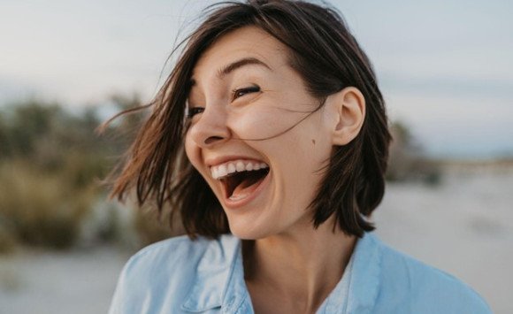 Smiech ako liek: Ako zlepšuje vaše zdravie a psychickú pohodu