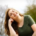Slnko, vitamín D a zdravie: Ako si užiť jarné lúče naplno?