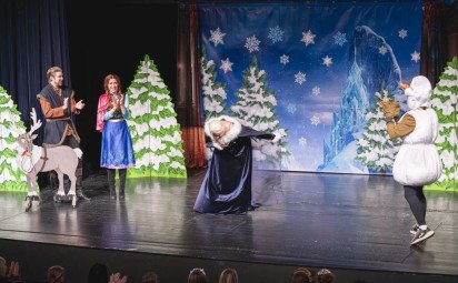 Elza, Anna, Kristoff a Olaf zahrejú srdiečka najmenších