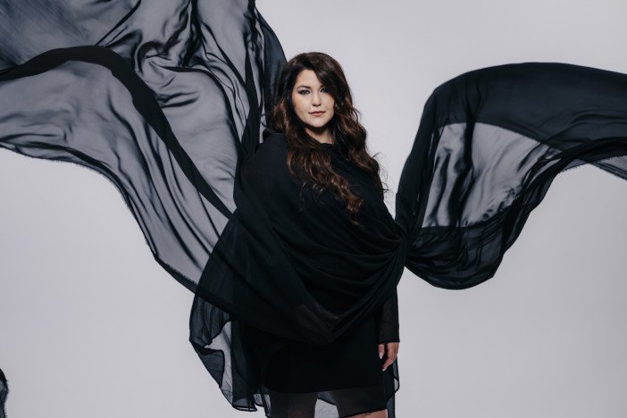 Celeste Buckingham pokračuje v hudobnej ceste naprieč kultúrami Celeste Buckingham pokračuje v hudobnej ceste naprieč kultúrami