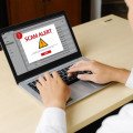 Lieky a falošné zázraky online: Prečo neobjednávať lieky (hocikde) cez internet?