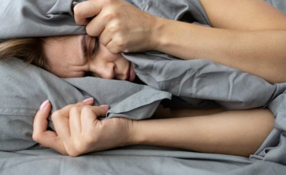 Prečo sa nám nedarí zaspať? Poznáme rôzne príčiny a ich riešenie