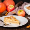 Jablkový koláč s jablčnou šťavou a mandľami