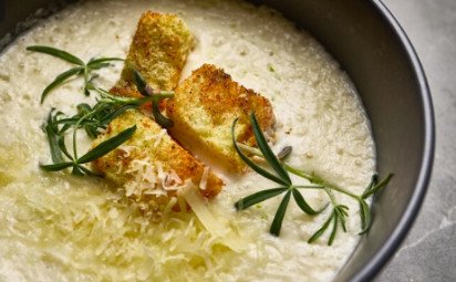 Cesnakový krém s parmezánom