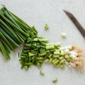 Medvedí cesnak, jarná cibuľka a pažítka. S čím všetkým pomôžu?