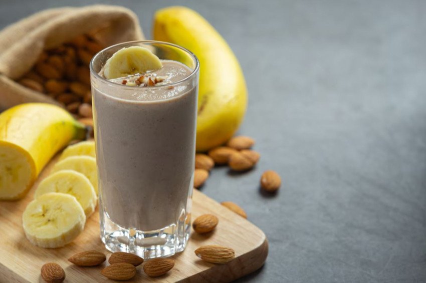 Výživný proteínový banánovo-mandľový shake Výživný proteínový banánovo-mandľový shake