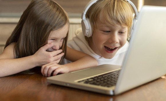 Ochrana detí na internete - aké hrozby na deti číhajú v online svete?