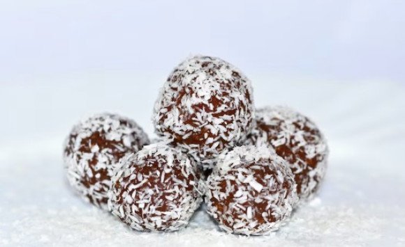 Datľové guľôčky v kokose