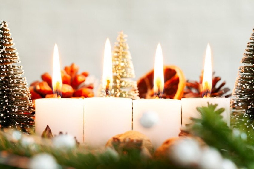 Zaujímavosti o advente - ako vznikla tradícia adventných vencov či bozk pod imelom? Zaujímavosti o advente - ako vznikla tradícia adventných vencov či bozk pod imelom?