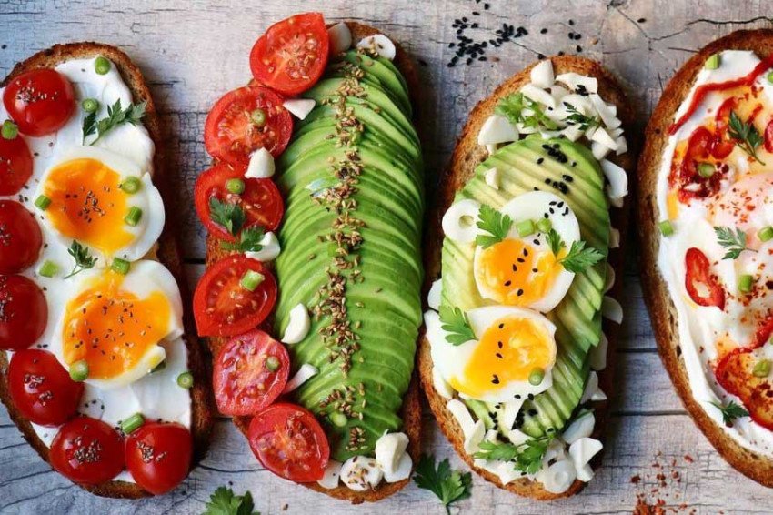 Bohaté toasty s avokádovou nátierkou Bohaté toasty s avokádovou nátierkou