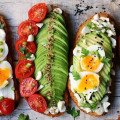 Bohaté toasty s avokádovou nátierkou
