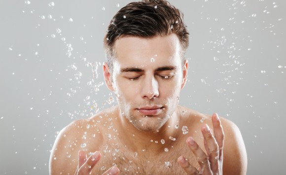 Správna starostlivosť o mužskú pokožku: Hydratácia je základ, nie zbytočný luxus