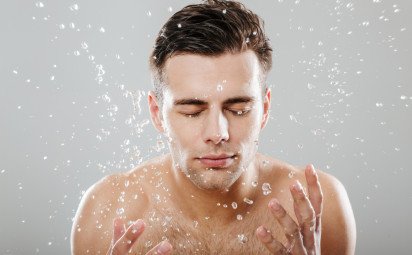 Správna starostlivosť o mužskú pokožku: Hydratácia je základ, nie zbytočný luxus