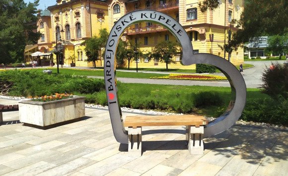 V Bardejovských Kúpeľoch odhalili nový fotopoint v tvare srdca