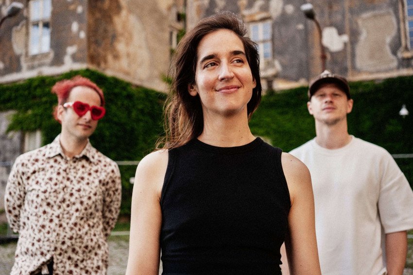Radosť v šiestich jazykoch: NINA ROSA vydáva pestrofarebný album Joy Radosť v šiestich jazykoch: NINA ROSA vydáva pestrofarebný album Joy