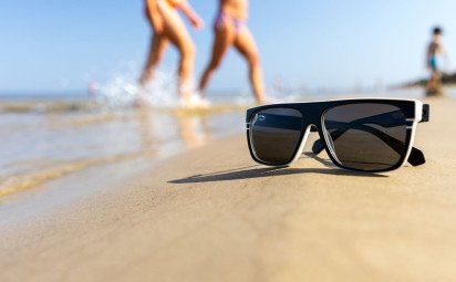5 vecí, ktoré na dovolenke so slnečnými okuliarmi nikdy nerobte