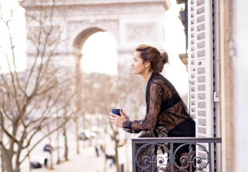 PARÍŽ - SVÄTYŇA NÁKUPOV PARÍŽ - SVÄTYŇA NÁKUPOV