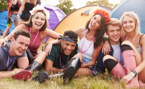 Chystáš sa na festival? Nezabudni na týchto 10 vecí